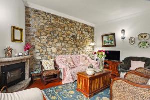 a living room with a stone wall at Casa da Giesta in Roge