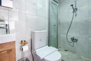 a bathroom with a shower and a toilet and a sink at Selanikli Hotel Heybeliada in Istanbul