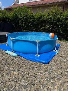 Swimmingpoolen hos eller tæt på Дубова хата