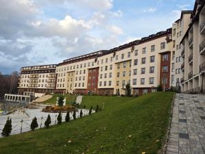 a large building with a grassy hill in front of it at Sunset S12 Milmari in Raška