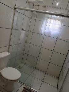 a bathroom with a toilet and a shower at Refúgio Charmoso 1 in Volta Redonda