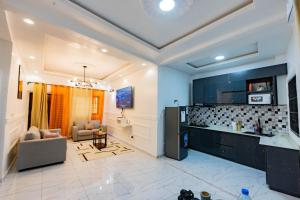 a large living room with a kitchen and a couch at Moonlight heaven suites in Limbe