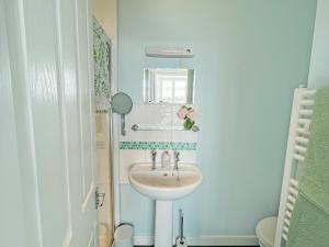 a bathroom with a sink and a mirror at Vine - Uk51860 in Ely +1 photo