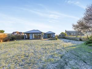 a house in the middle of a yard at Marram Dune Beach House in Brean