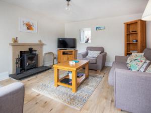 a living room with a couch and a table at Solus Na Madainn in Tain