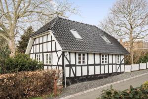 a white and black house with a black roof at SJ214-Fredericia-Lillenaes-71 in Fredericia