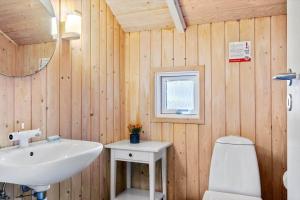 a bathroom with a sink and a toilet at SJ225-Hejls-Humlevaenget-6 in Hejls +13 photos