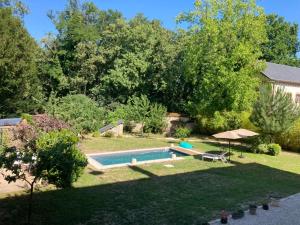 a swimming pool in the yard of a house at Château de la Mothe in Olivet