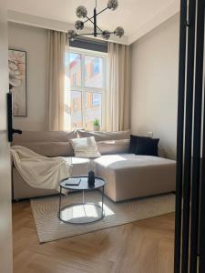a living room with a couch and a table at Keskväljaku Studio apartment in Võru