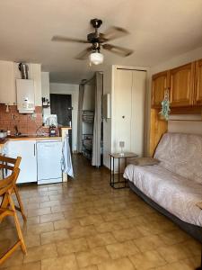 a living room with a bed and a kitchen at Appt Cap d'Agde in Agde