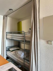 a room with bunk beds in a room at Appt Cap d'Agde in Agde