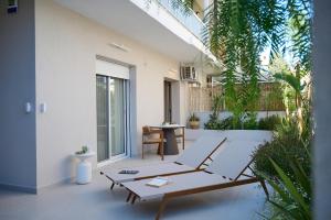 a patio with a table and chairs on a building at Perea Fiore Suites in Perea