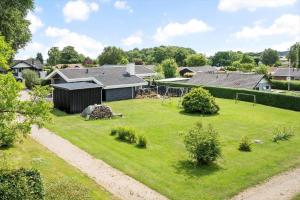 an aerial view of a yard with a house at SJ232-Hejls-Humlevaenget-8 in Hejls