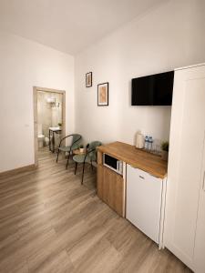 a living room with a kitchen and a dining room at Casa Durán Alicante in Alicante