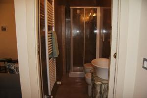 a bathroom with a shower and a toilet and a sink at Il nido di Acqui in Acqui Terme