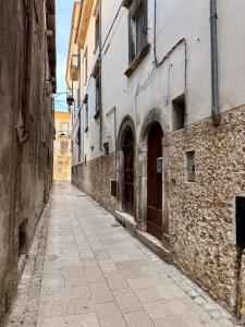 an empty alley in an old city with buildings at Casa Paulina in Scanno