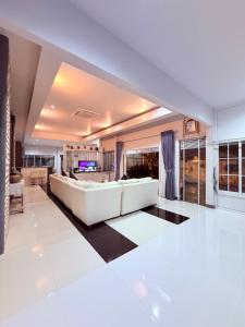 a large white living room with a white couch at Swansea Villa 3 BR in Ban Huai Yai