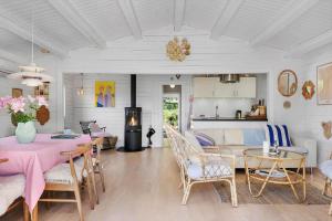 a living room with a table and a couch at SJ291-Hejls-Brombaervaenget-36 in Hejls