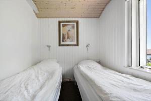 two beds in a white room with a picture on the wall at SJ290-Hejls-Ae-Skovbryn-2 in Hejls