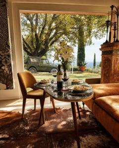 a living room with a table with a pizza on it at Villa Silvio Relais in Civitanova Alta