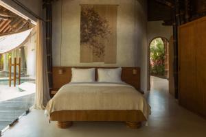a bedroom with a large bed in a room at Kaymana in Uluwatu