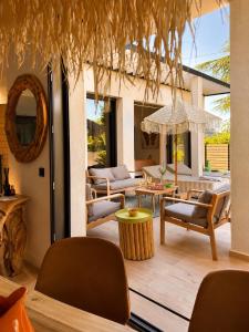 a living room with chairs and a table at Superbe Villa très proche cannes in Mougins