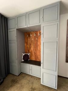 a large white cabinet with a bench in a room at Villa Karabelli in Búč