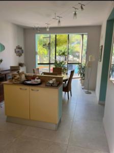 a living room with a kitchen and a dining room at Maison avec jardin & proche plages in Saint-Jean-de-Védas