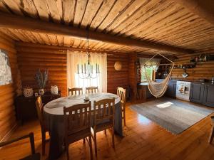 a kitchen and dining room with a table and chairs at Hubane palkmaja Otepää südames in Otepää