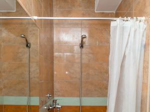 a shower with a shower curtain in a bathroom at Apartments Music in Sutomore