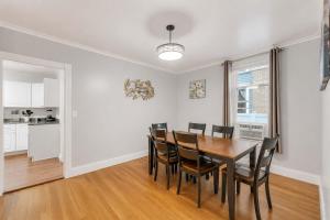 a dining room with a table and chairs at Center Field All Star Baseball Rentals in Oneonta +29 photos