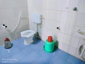 a bathroom with a toilet and a sink at Totadamane in murdeshwar in Māvalli
