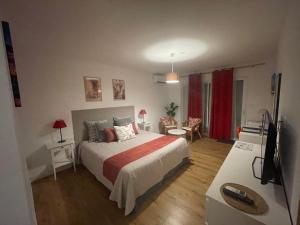 a bedroom with a bed and a television in it at Lou Meinado, un concept "comme à l'hôtel" in Saint-Martin-de-Crau