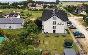 an aerial view of a white house with a yard at Gęsi Puch in Gąski