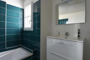 a bathroom with a sink and a mirror at L'Épine - Maison lumineuse - 300m de la plage in LʼÉpine +12 photos
