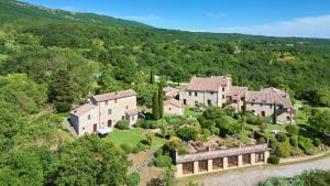 an aerial view of a large house in the hills at Borgo Fastelli in Sarteano
