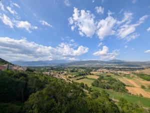 an aerial view of a valley under a blue sky with clouds at Casa de' Vestini in Fossa