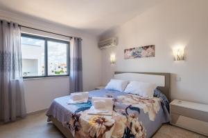 a bedroom with a bed with two towels on it at Villa Miramar Gale by Villa Select in Galé +25 photos