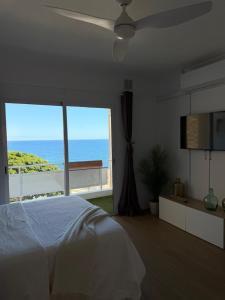 a bedroom with a bed and a view of the ocean at LĀ KAI - Piso Carabelas in Candelaria +22 photos