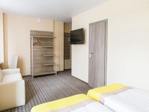TV a/nebo společenská místnost v ubytování Raziotel Kyiv Yamska