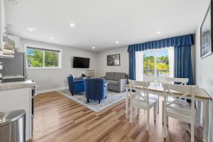 a kitchen and living room with a table and chairs at Picton Harbour Inn in Picton