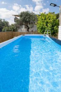 a large blue swimming pool in a yard at Villa 65 in Ilaniyya