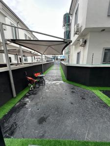 a patio with a table and chairs on a building at DOD Residence I Cozy 3BR with Fast Wifi in Ikuata