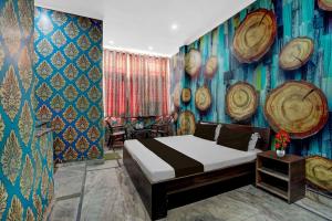 a bedroom with a bed and a wall with wooden plates at Hotel O Refinery Road Panipat Formerly Quinn in Pānīpat