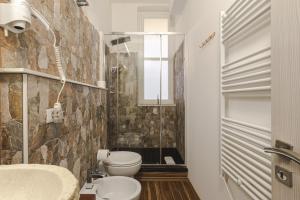 a bathroom with a toilet and a sink and a shower at Trieste Centro Rooms-camere eleganti in pieno centro in Trieste