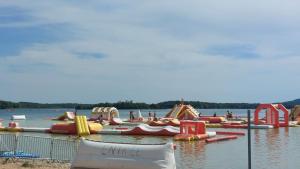 a bunch of water slides in the water at Chambres royales in Vigneulles-lès-Hattonchâtel