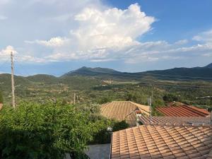 a view of a village with mountains in the background at Casa di TSANES in Pinakokhórion
