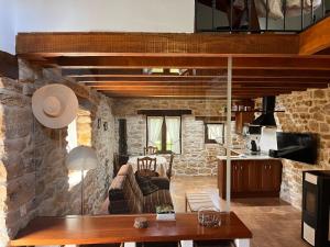 a living room with a couch and a table at Casa Menta in Pomar de Valdivia