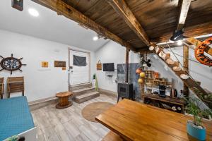 a living room with a table and a stove at The Caravel Apúlia in Apúlia
