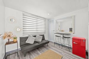 a living room with a couch and a red cabinet at Downtown Studio at San Juan JL Guaynabo in San Juan